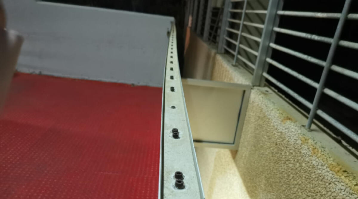 Parcheggio Arena senza pace, ancora i ladri: rubati i passamano delle scale - Ennesimo furto al parcheggio