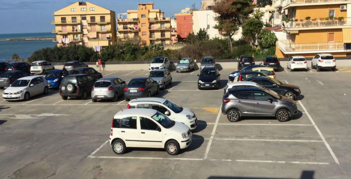 Ascensore fuori uso e rifiuti abbandonati, Lega: "Interventi al parcheggio Arena" - 