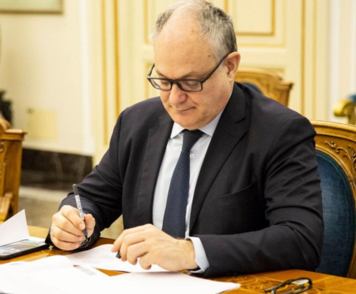 Gualtieri “Firmato il decreto per l’assunzione di 80 mila docenti” - 