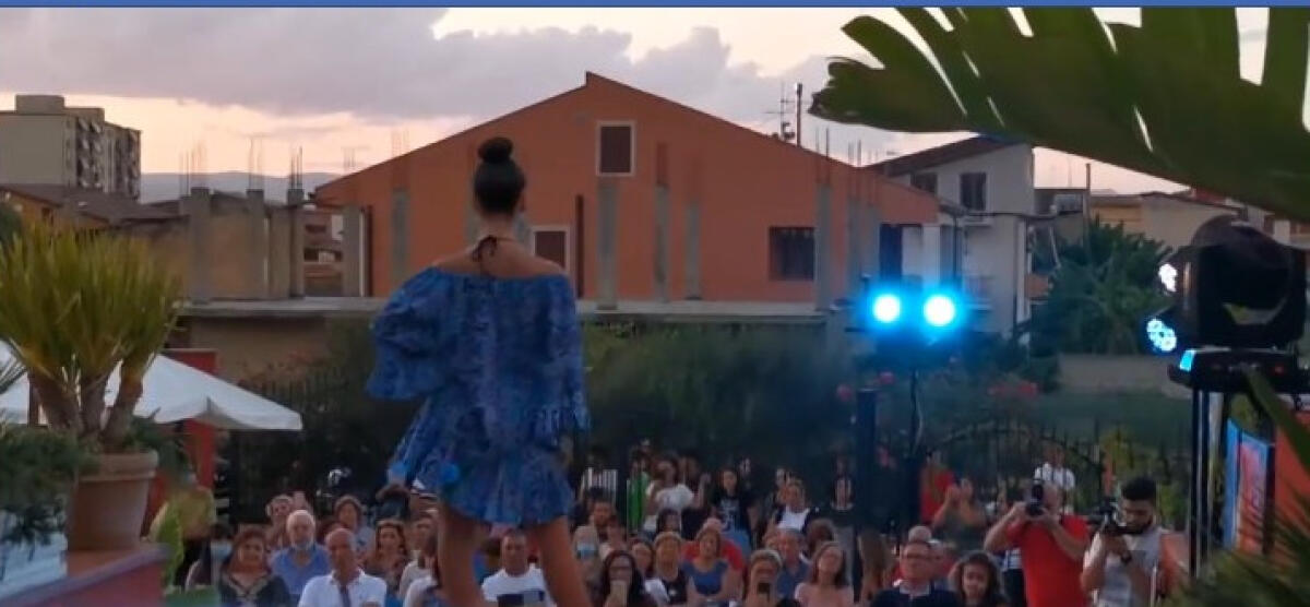 Moda sotto le stelle al centro "Lilium", in passerella alta sartoria e arte - 