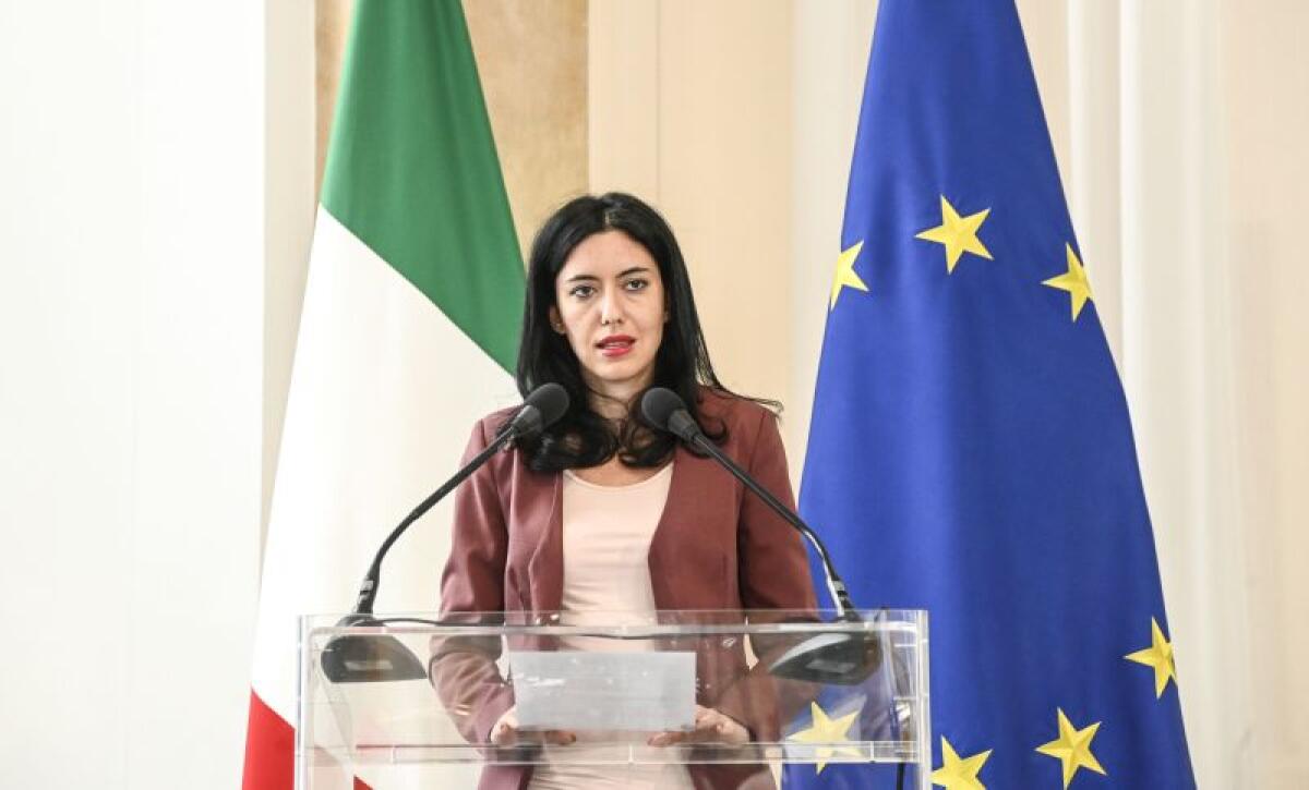Scuola, Azzolina al personale “Sarà un anno duro ma fatto gran lavoro” - 