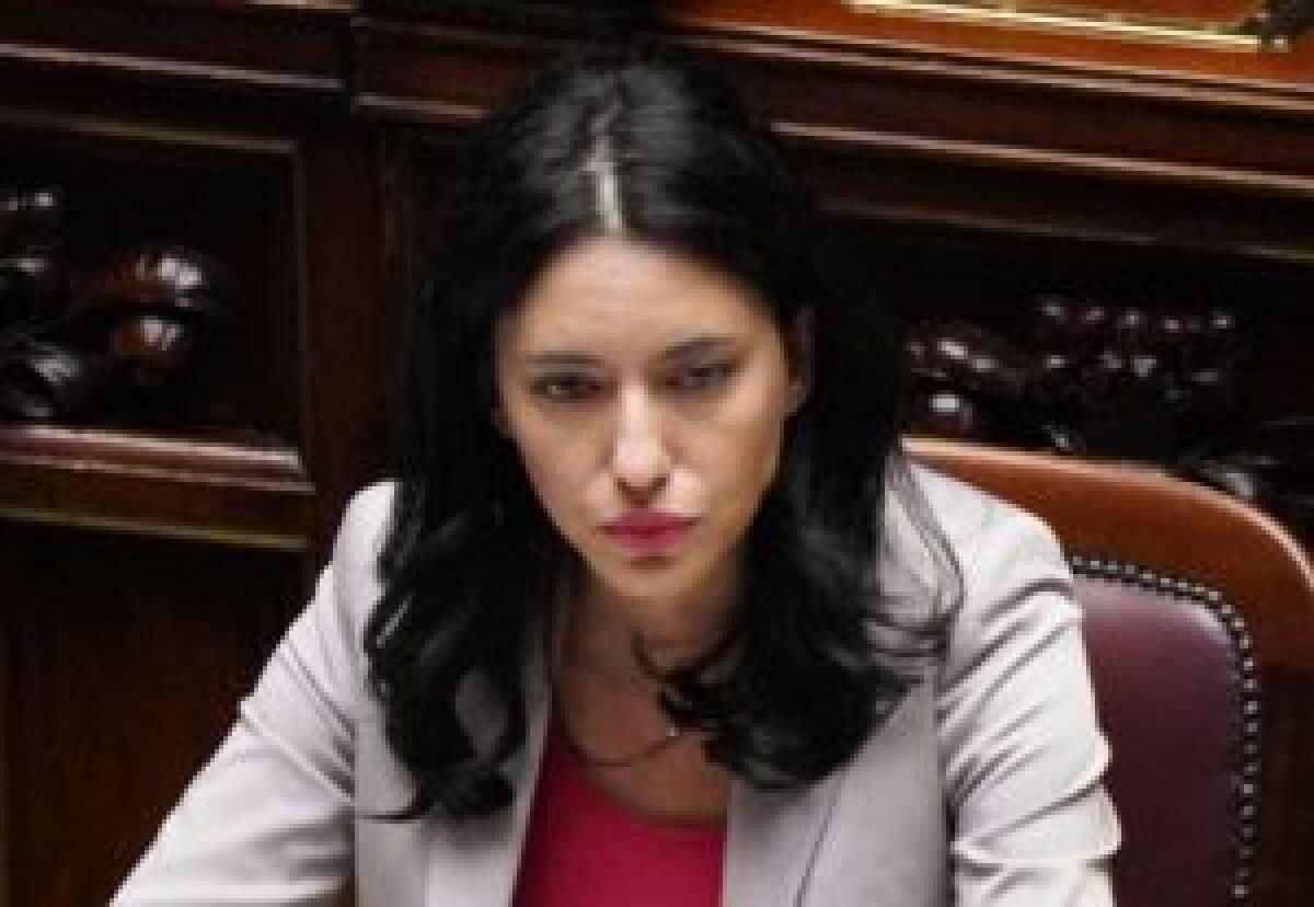 Azzolina “In atto tentativo di screditare personale scolastico” - 