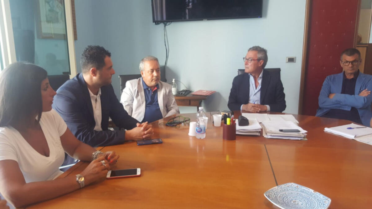 "Anche Comune moroso", Caltaqua vuole 410 mila euro: "Forniture non pagate" - Greco insieme ad assessori ed esponenti di maggioranza