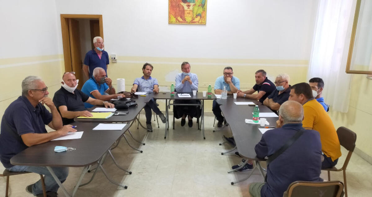 Carenze nei quartieri, Greco-comitati: "Chiederò presenza di Ghelas, Caltaqua e Tekra" - Un incotnro tra i rappresentanti dei comitati di quartiere e il sindaco (immagine di repertorio)