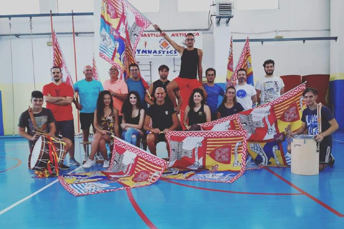 In città la tradizione degli sbandieratori di Anagni, stage con il gruppo locale - Lo stage orgaizzato in città