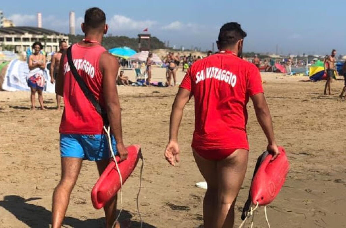 Onde e correnti marine pericolose, tre salvataggi in poche ore -