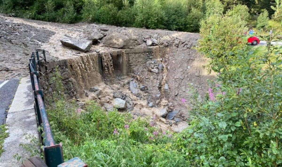 Frana travolge auto in Valtellina, tre morti. Grave un bimbo di 5 anni - 