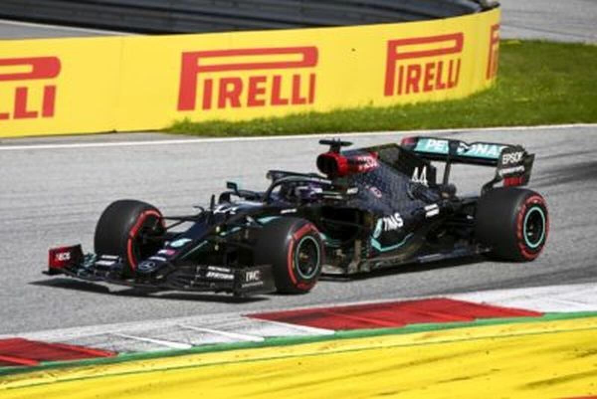 Pole di Hamilton a Silverstone su Bottas e Verstappen - 