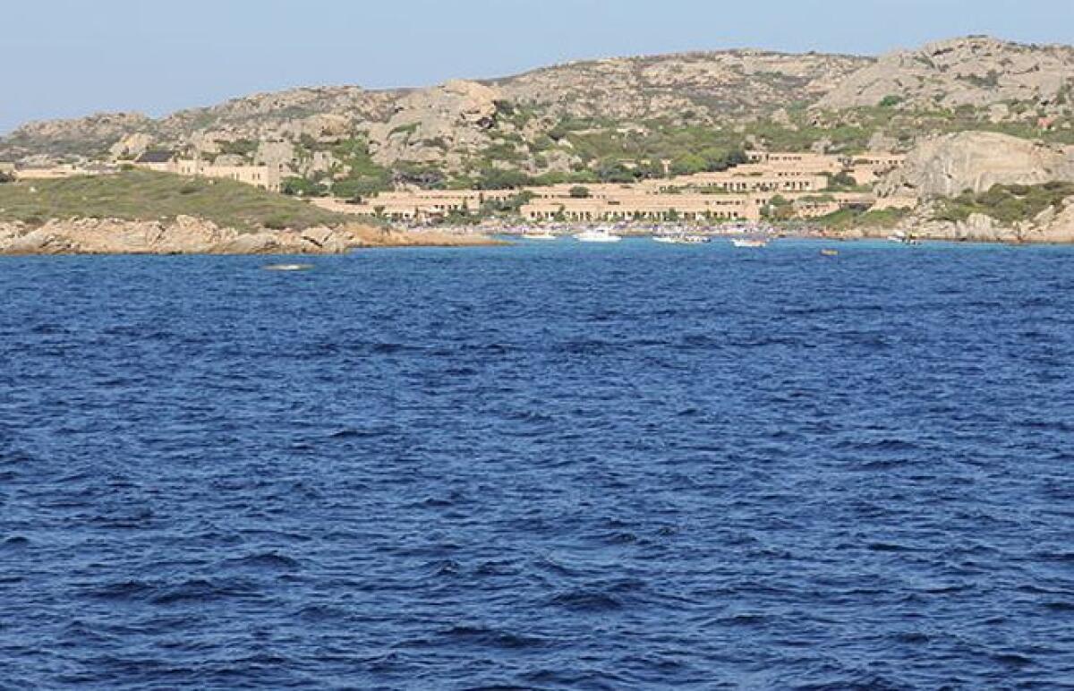 26 positivi alla Maddalena, turisti bloccati lasciano resort - 