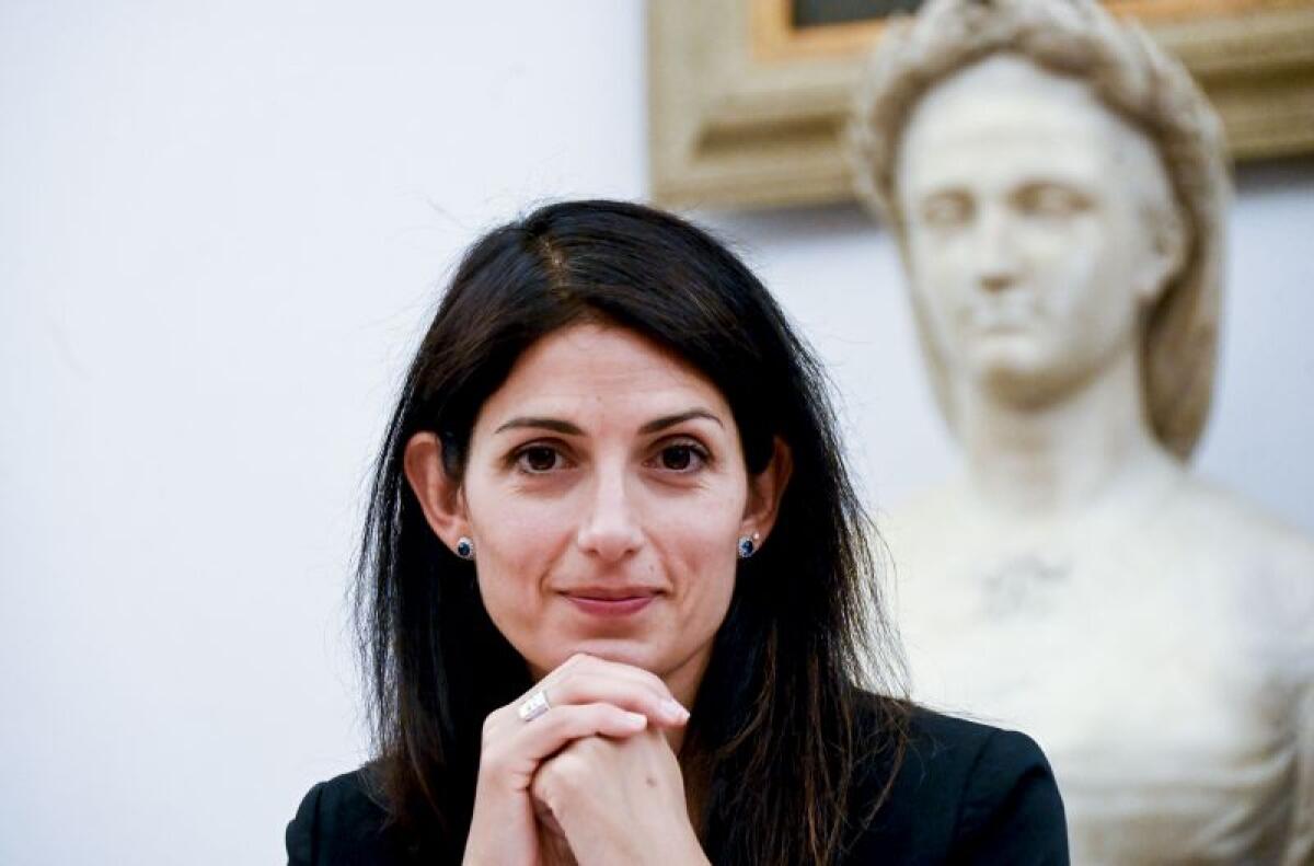 Roma, Raggi ai consiglieri M5s “Mi ricandido” - 