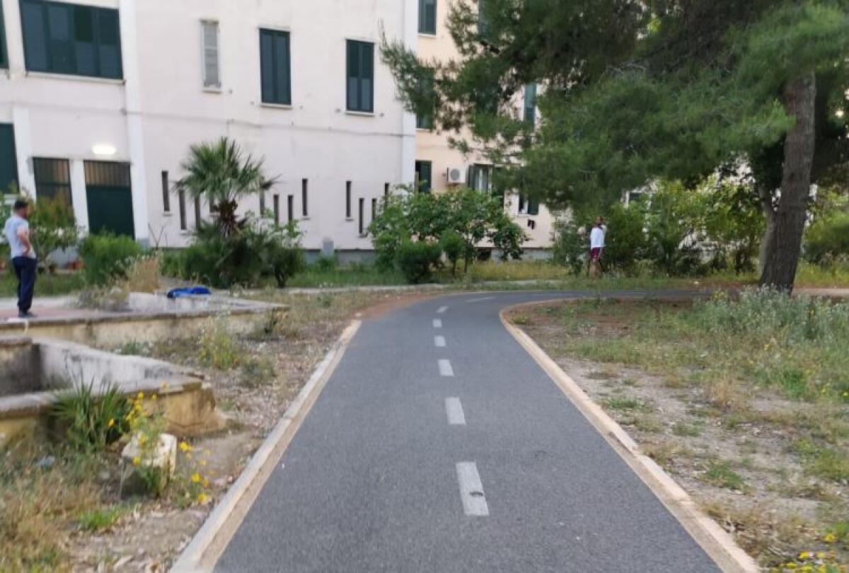 Scippatore in azione nella pista ciclabile, 70enne aggredito per un bracciale d'oro - 