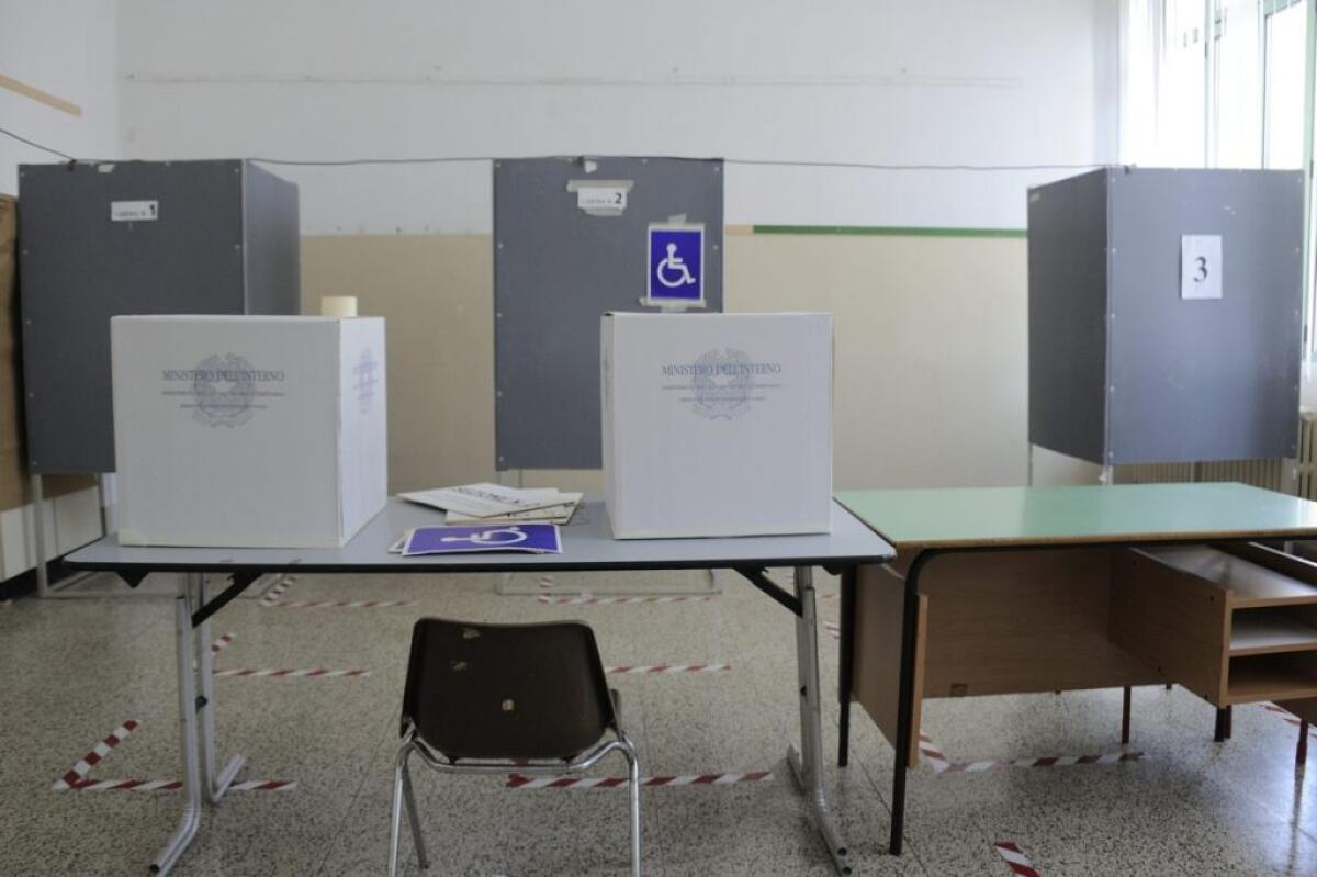 Referendum, alle 12 affluenza al 12,25% - 