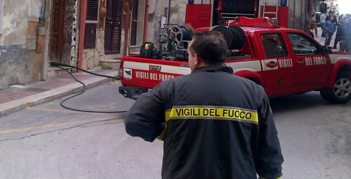 Elettrodomestico in fiamme in un'abitazione, paura in via Palermo - 