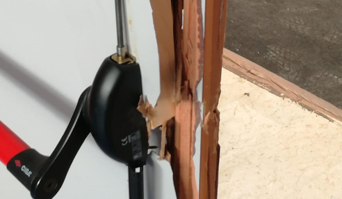 Non c'è pace per gli atleti diversamente abili dell'"Orizzonte", ladri forzano porta - Uno degli accessi è stato forzato