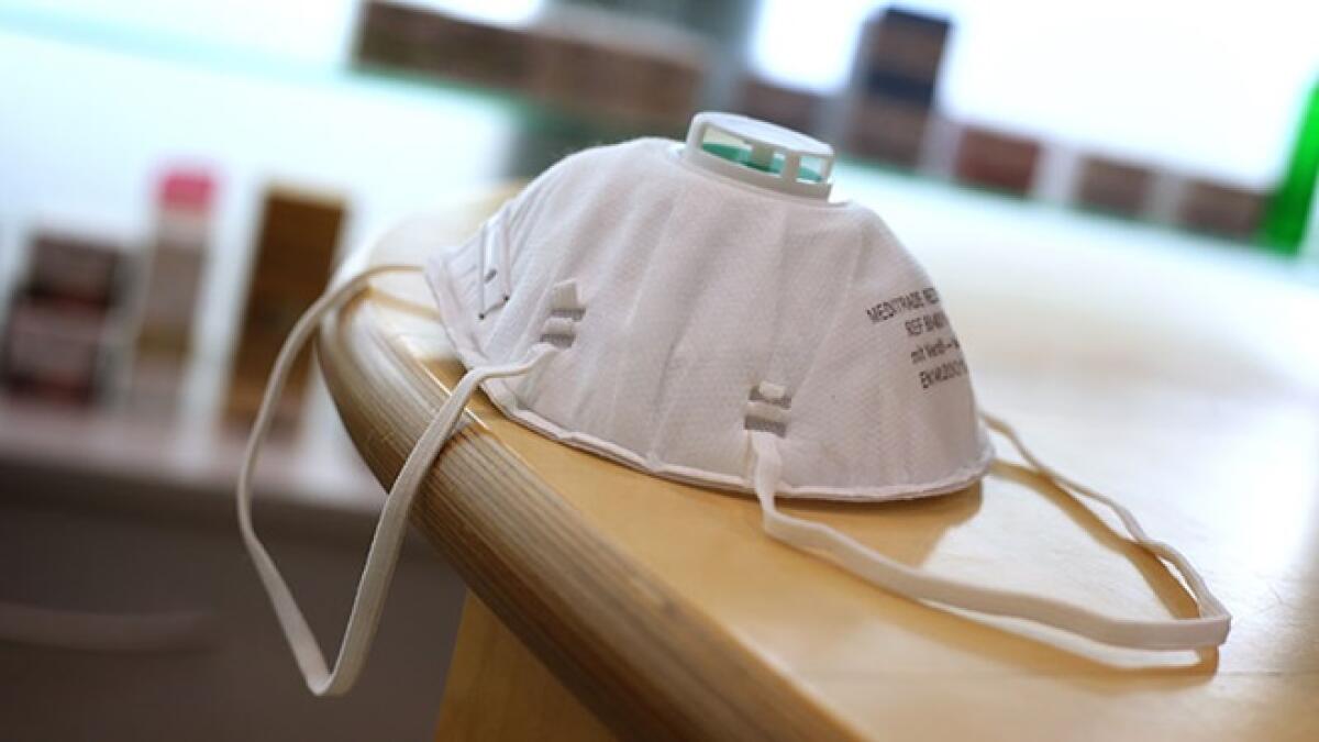 Mascherina obbligatoria con estranei e divieto assembramenti, Musumeci firma ordinanza - 