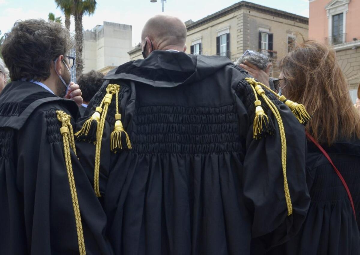 Avvocati chiedono riapertura commissioni tributarie in forma pubblica - 