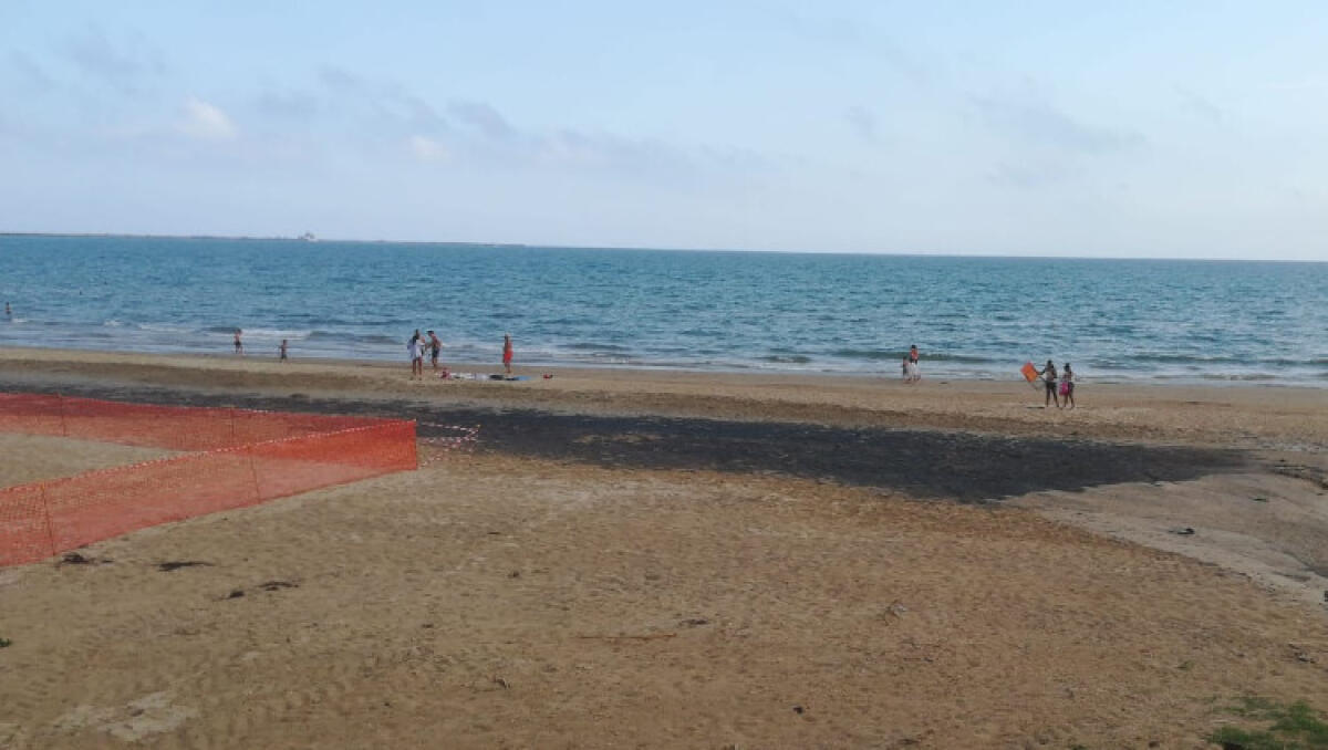Pioggia e sversamenti in spiaggia, nuove segnalazioni sul lungomare - 