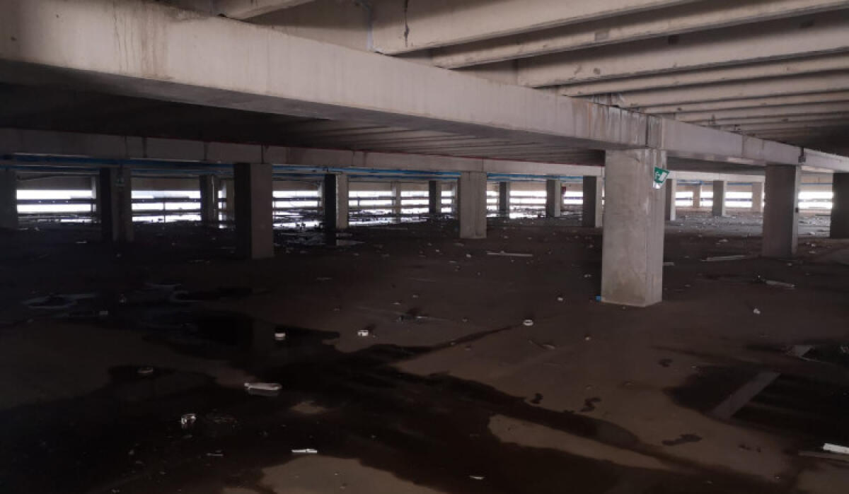 Parcheggio Caposoprano pronto a rinascere, interverrà Ghelas: devastato per anni - Il parcheggio negli anni è stato devastato