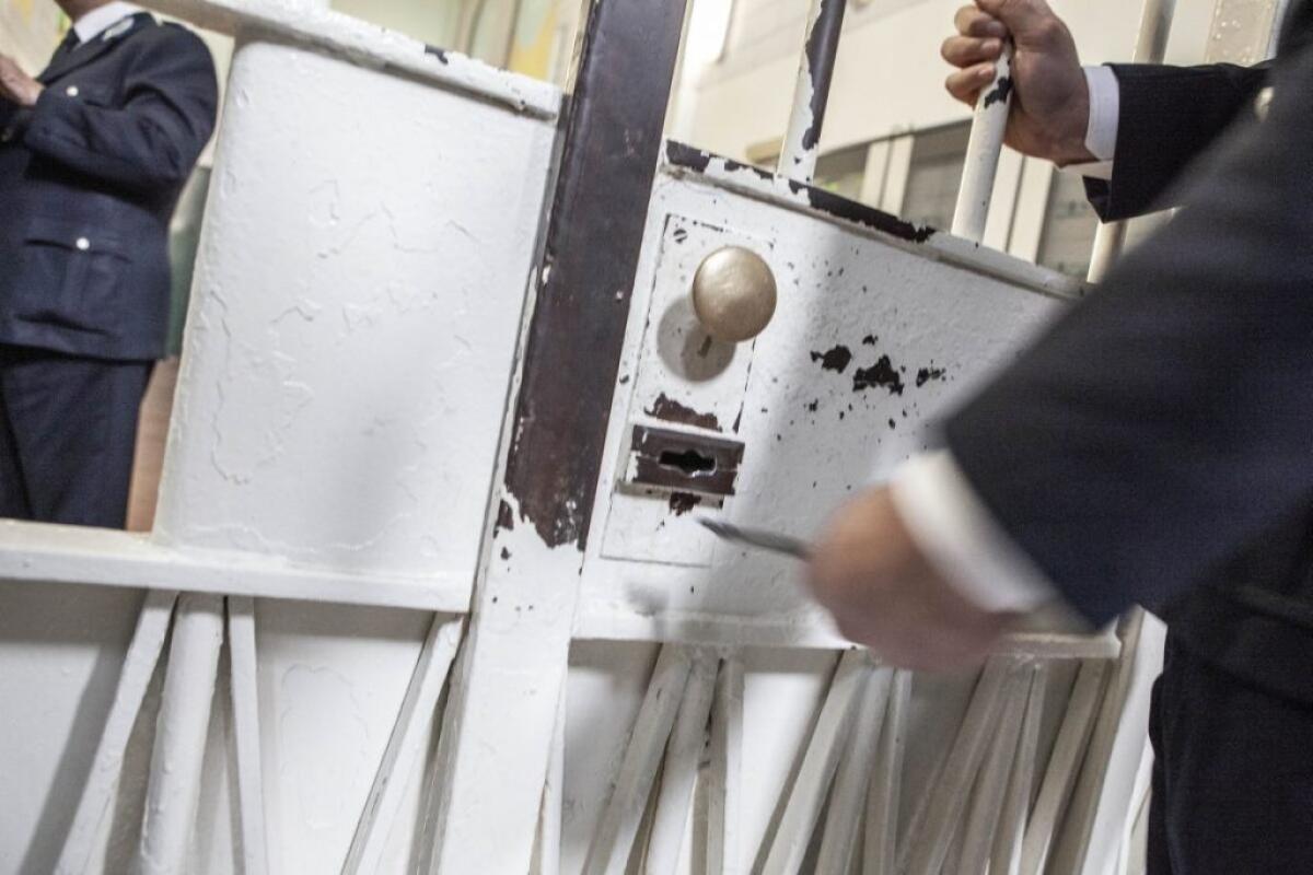 Carceri, Garante detenuti “Ai domiciliari un solo boss al 41 bis” - 