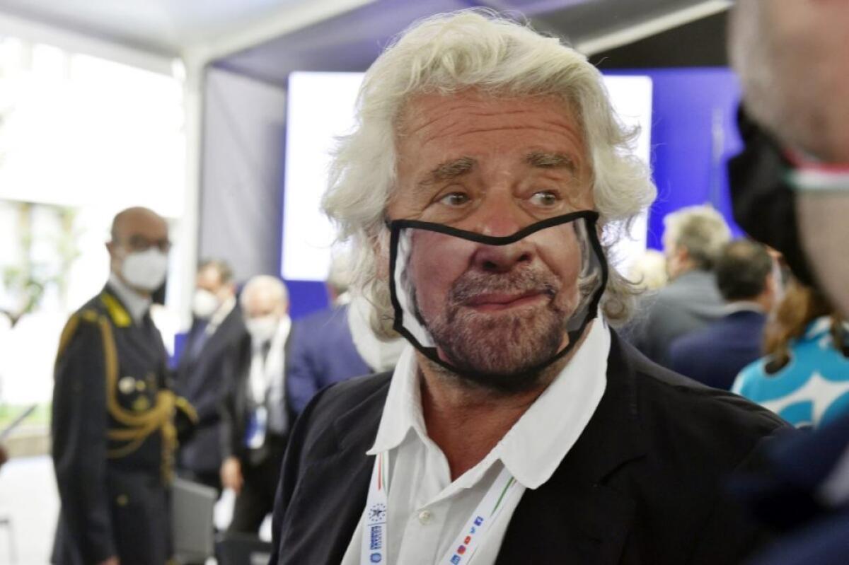 Grillo “Iniziare a ragionare sul reddito universale” - 