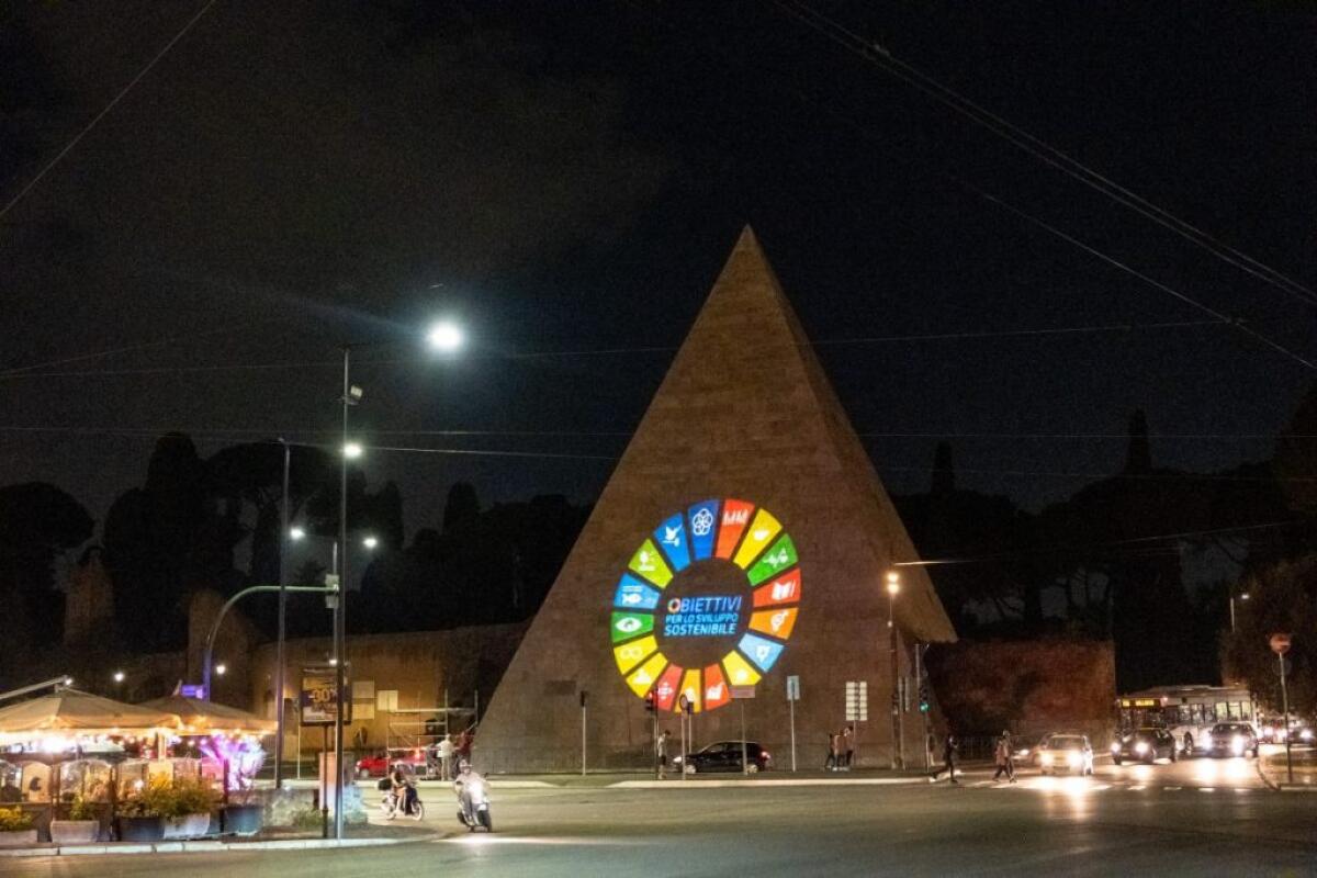 Acea illumina Piramide Cestia con obiettivi sviluppo sostenibile Onu - 