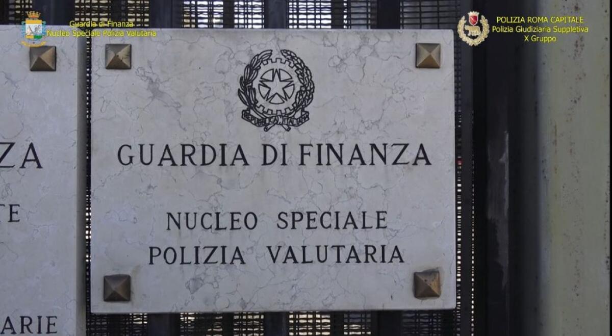 Corruzione nella gestione del commercio ambulante a Roma, 18 arresti - 