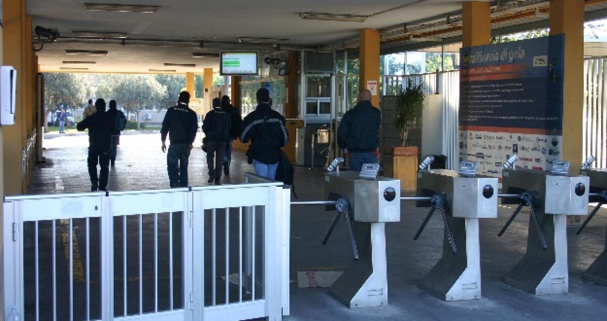 Operaio riamasto fuori da indotto, "sono disperato e non riesco ad andare avanti" - 