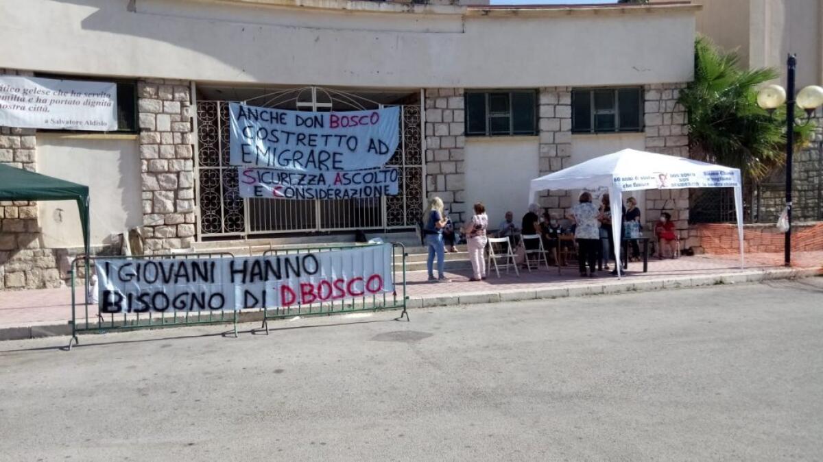Chiesa San Domenico Savio chiusa, Bennici: "Comune conceda area attigua" - I fedeli in protesta dopo la chiusura per problemi strutturali