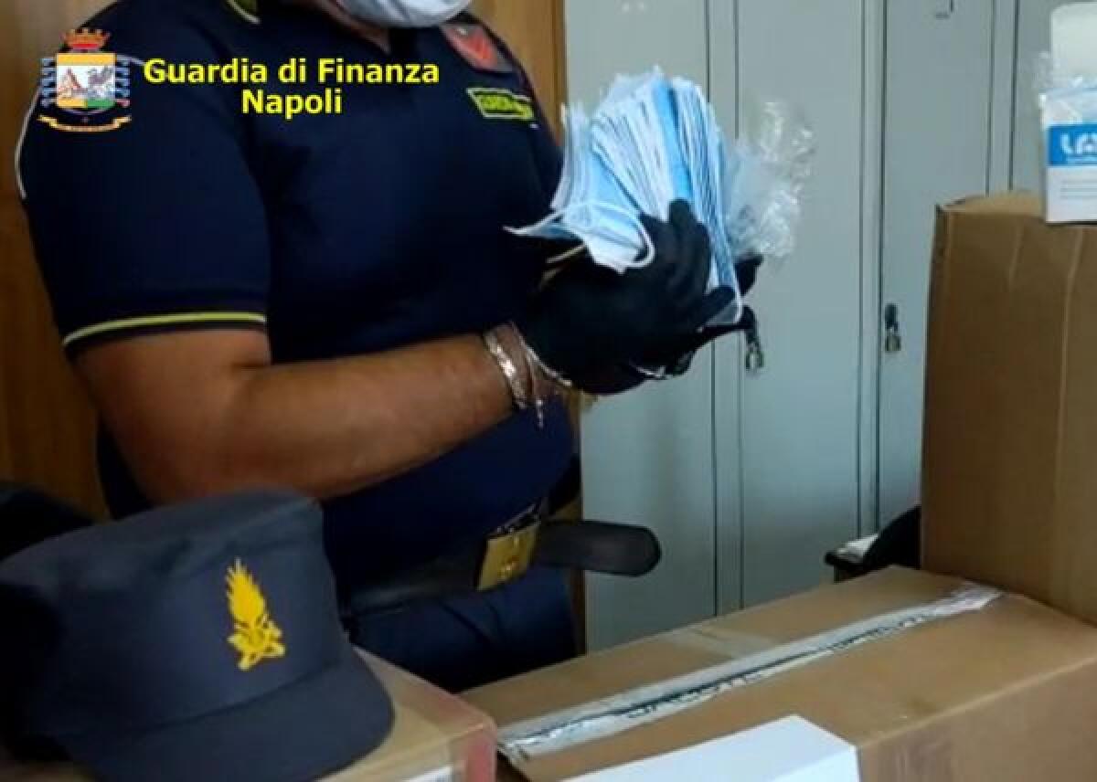 Coronavirus, sequestrate 73 mila mascherine non a norma nel napoletano - 