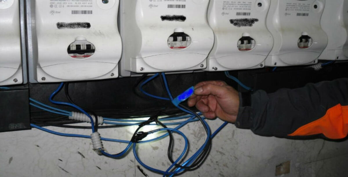 Allaccio abusivo rete elettrica, assolto proprietario immobile: accusa era di furto -