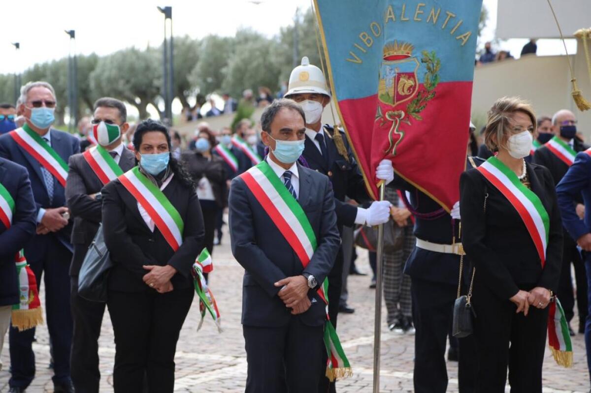 Santelli, sindaci con fascia tricolore per l’ultimo saluto - 