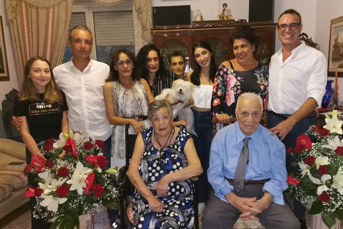 Nozze di pietra per i coniugi Rapisarda, 65 anni iniziati con un ballo - 