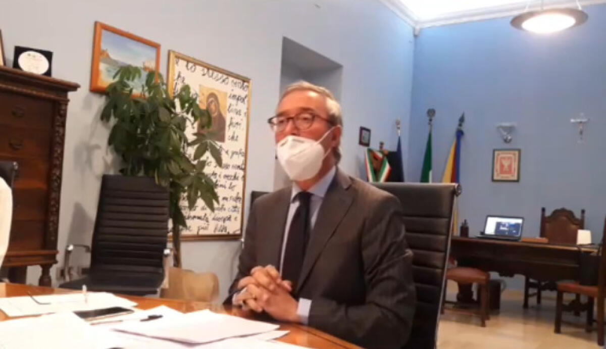 Covid, allarme rosso: 124 positivi e 8 ricoveri, verso chisura mercato settimanale - Il sindaco Lucio Greco