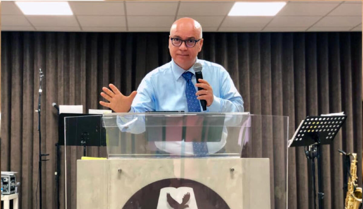 Giovane fedele contagiato da Covid, misure attuate: "Pastore La Spina non è positivo" - Il pastore ha adottato tutte le misure precauzionali e viene esclusa la sua positività al Covid