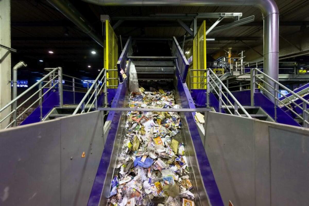 Rifiuti, per settore fatturato da 10 miliardi e oltre 95 mila occupati - 