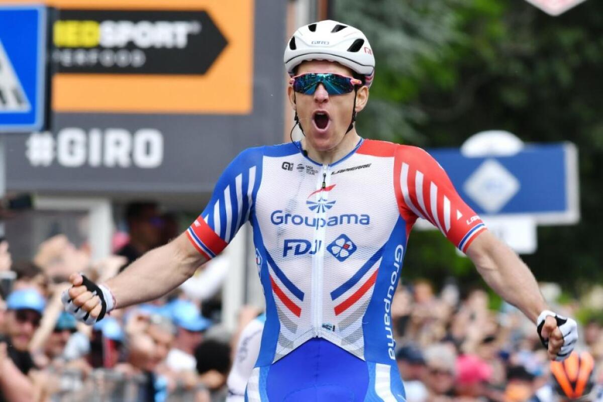 Demare vince in volata la 6^ tappa al Giro, Almeida resta leader - 