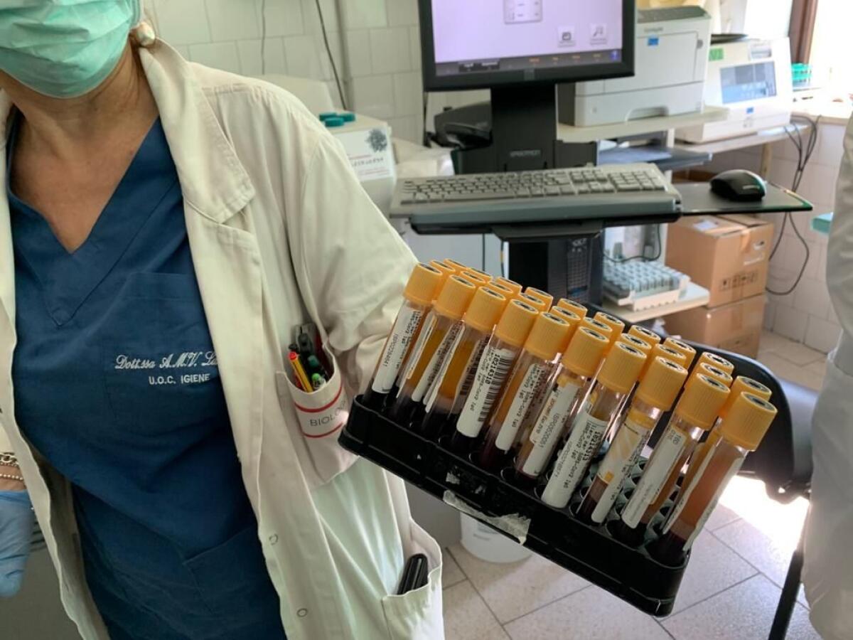 Madre e figlio con Covid, trasferiti d'urgenza al "Sant'Elia": sono in rianimazione - 