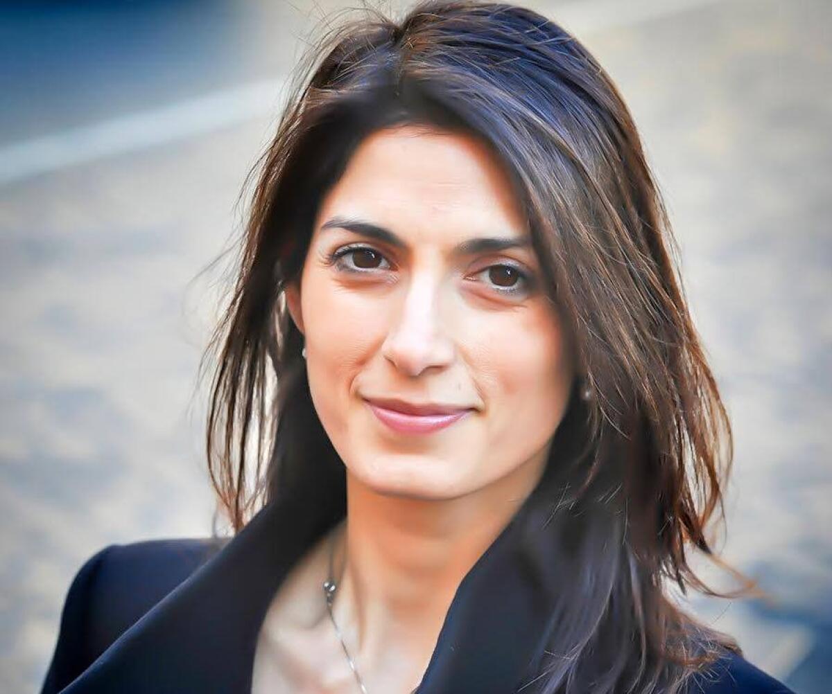 Coronavirus, Raggi in autoisolamento dopo positività capogabinetto - 