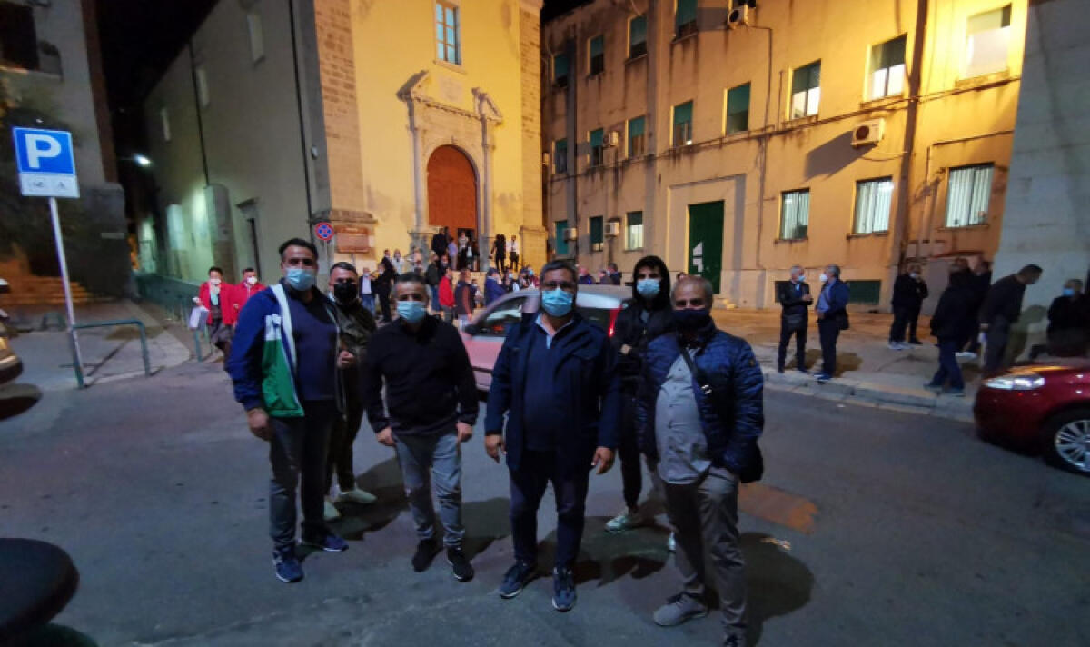 Mercato rimane fermo, sindaco e ambulanti tentano di trovare soluzione - Gli ambulanti hanno voluto incontrare il sindaco