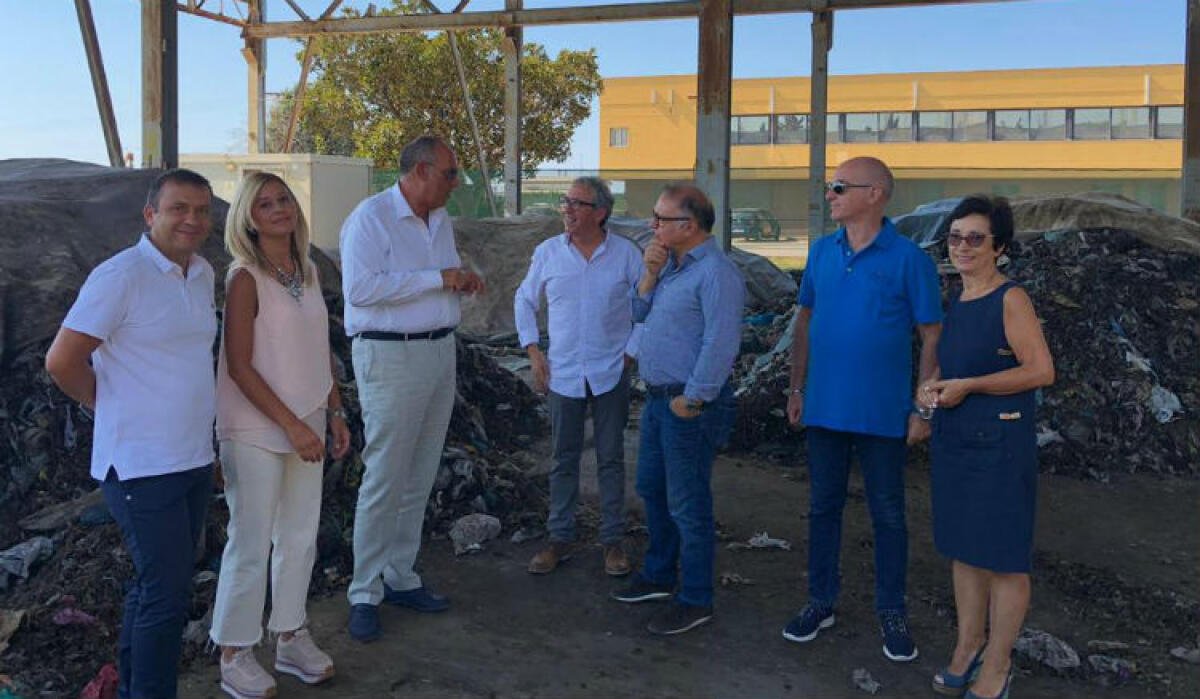 Ato rifuti, slitta assemblea: accordo lontano su successore Panebianco - Panebianco e Montagnino stanno proseguendo l'attività in attesa della decisione dell'assemblea