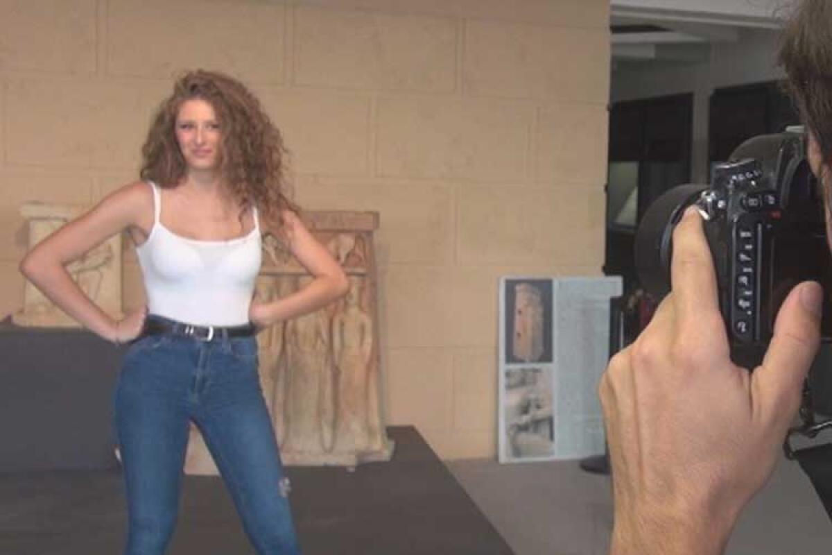 "Miss Universe" tra i siti archeologici, l'idea di d'Ovidio per esaltare la bellezza - Nella foto: Francesca Graci, una delle prefinaliste nazionali di Miss Universe Italy