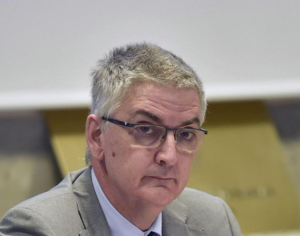 Brusaferro “Pandemia non è fuori controllo, limitare vita sociale” - 
