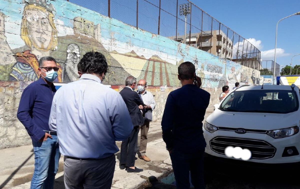 Cantieri fermi in viale Mediterraneo e via Niscemi, "ripartono con presenza archeologo" - Un sopalluogo in via Niscemi