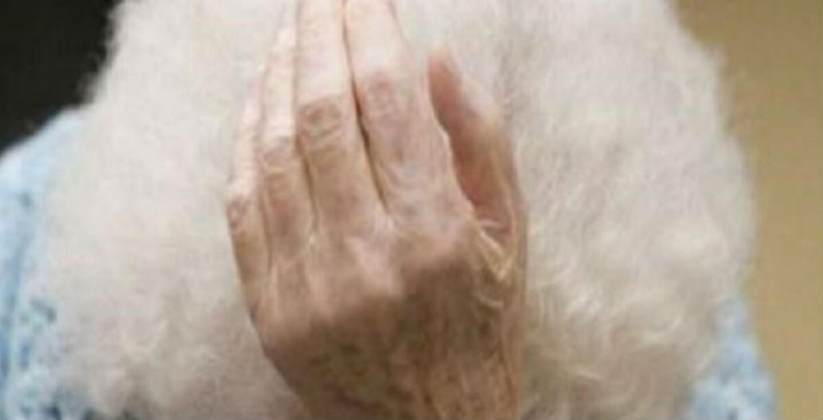 Picchiò l'anziana madre, chiuse indagini per figlio: è accusato di maltrattamenti - 