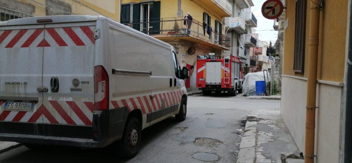 Colpito tubo del gas in un cantiere, intervenuti i vigili del fuoco - L'intervento di via Buscemi