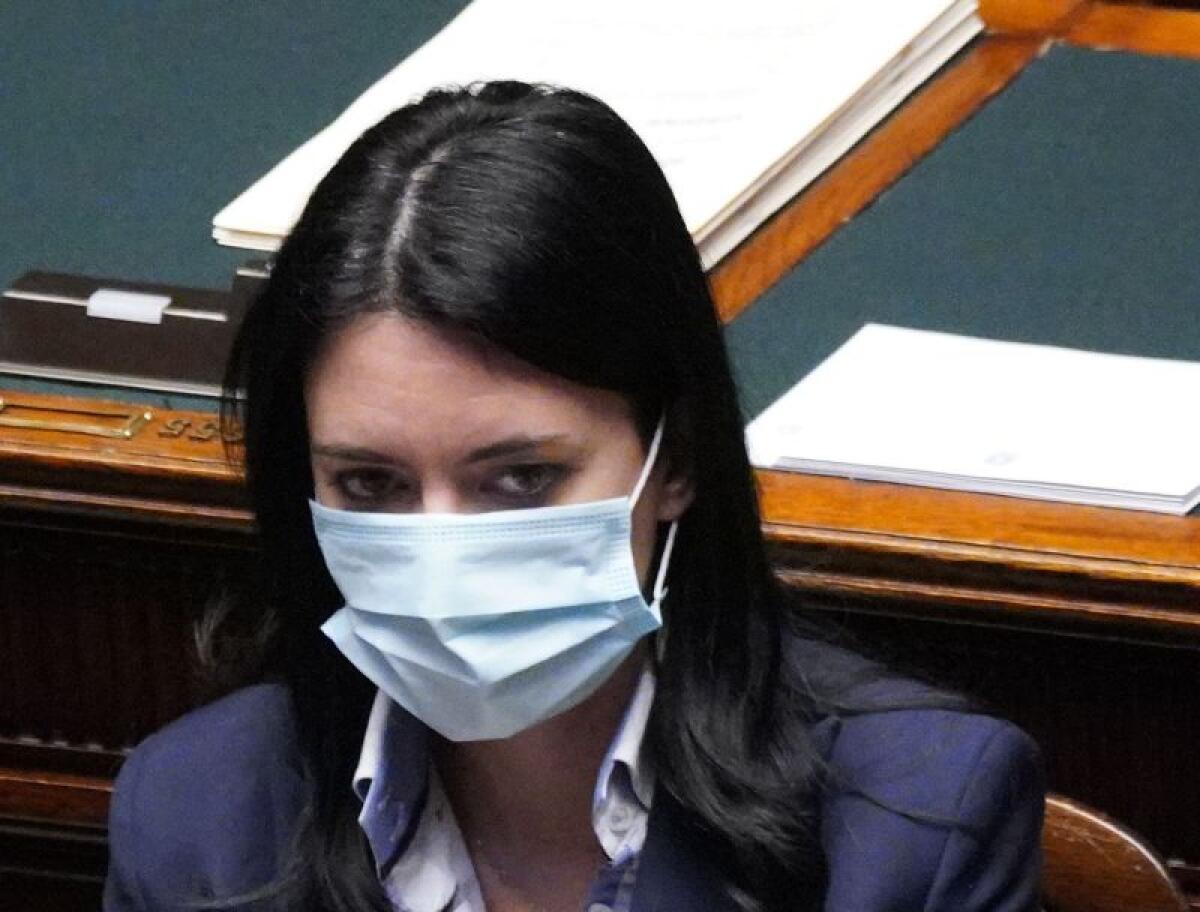 Azzolina “La scuola non causa un aumento dei contagi, rientro graduale” - 