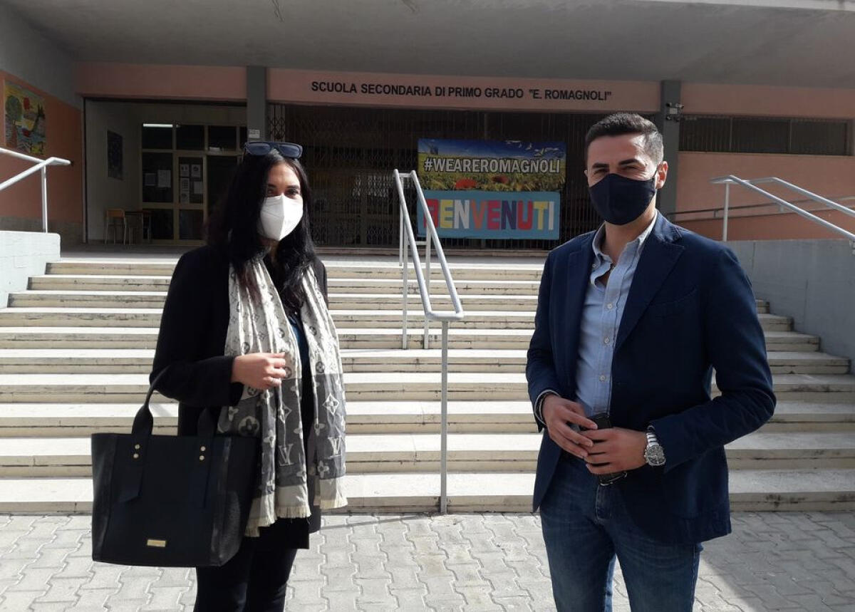 "Scuole sicure", Gnoffo e Malluzzo negli istituti: "Pochi positivi e bambini contenti" - Gli assessori hanno fatto un sopralluogo negli istituti