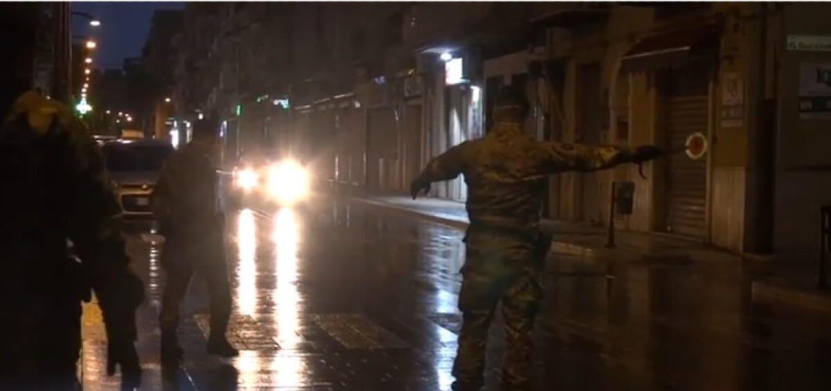 "Linea contagio in città superiore alla media", Greco conferma tutte le chiusure - I militari durante controlli in corso Aldisio nel periodo del lockdown