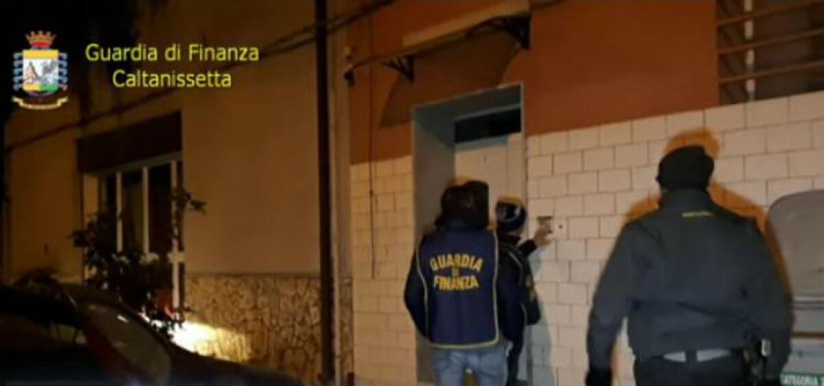 Difesa Palmeri, "alcune accuse prescritte": tre presunti prestanome rinviati a giudizio - I militari della guardia di finanza in una delle aziende