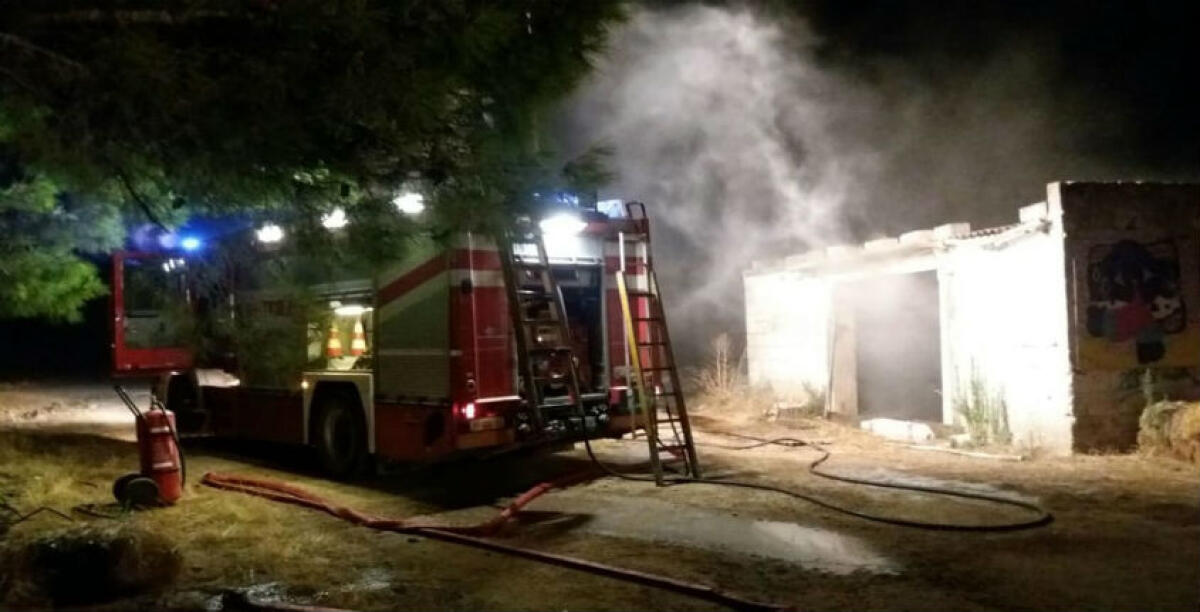 In fiamme un casolare rurale in contrada Tenutella: rogo nella notte - 